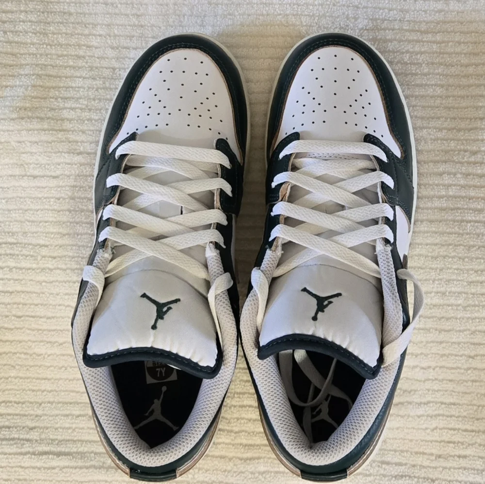 Nike Air Jordan Low SE Oxidized Green - Picture 2 of 5